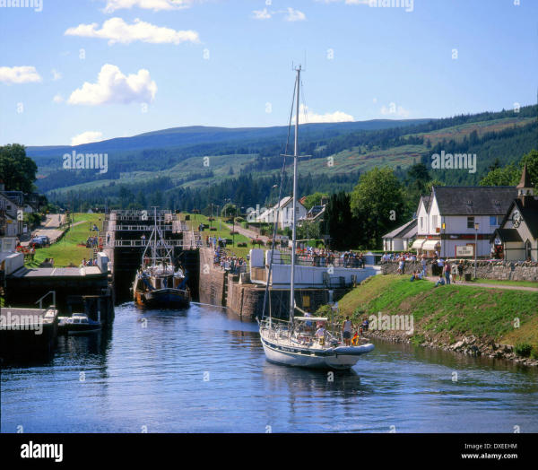 fort augustus locks and staircase on the caledonian canalgreat glenscottish DXEEHM.jpg